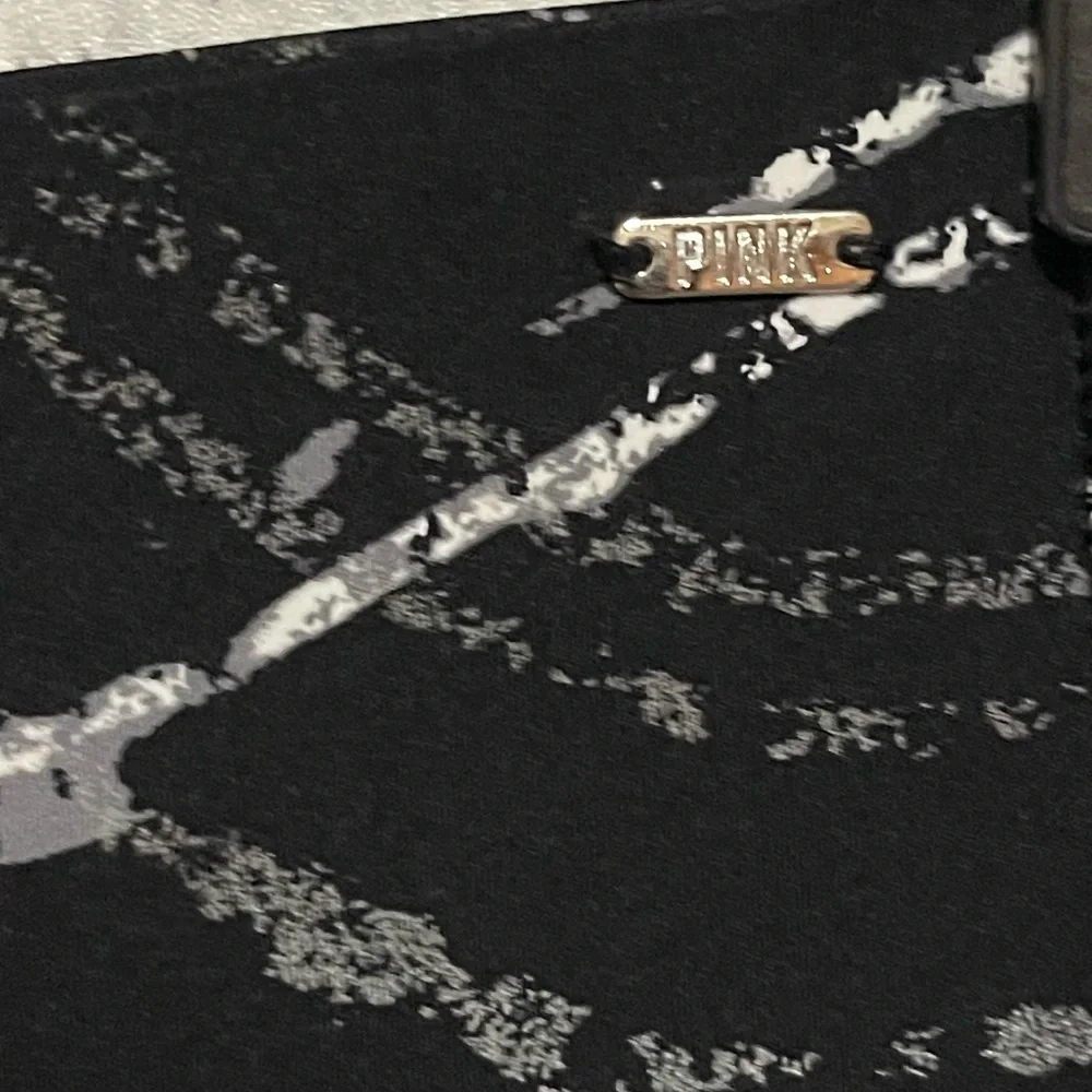 Women’s Victoria’s Secret PINK active black w/ gray & white  pattern leggings Sm - Picture 3 of 5